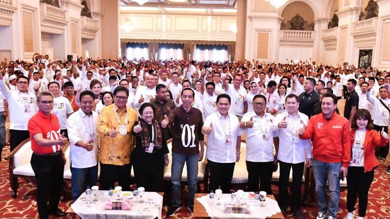Salam Jempol Jokowi dan Hary Tanoesoedibjo di Surabaya