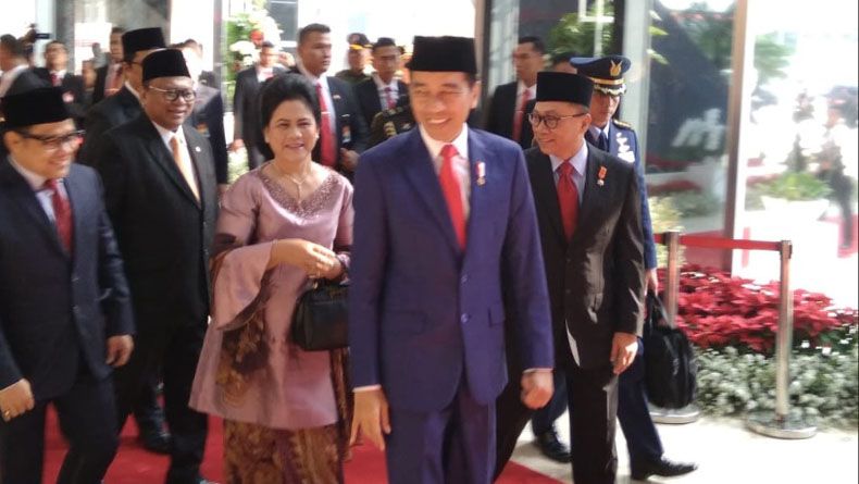 Tiba di Gedung Parlemen, Jokowi Sempat Foto Bersama Iriana 