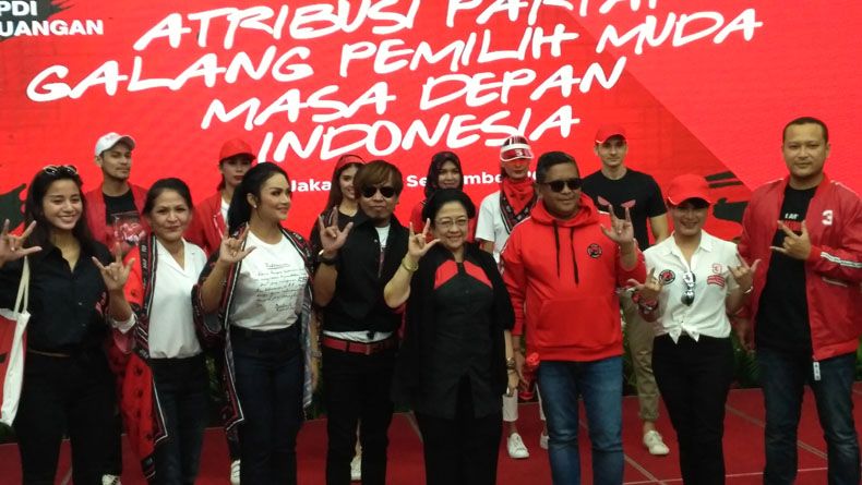 PDIP Pamer Kostum Kampanye Milenial