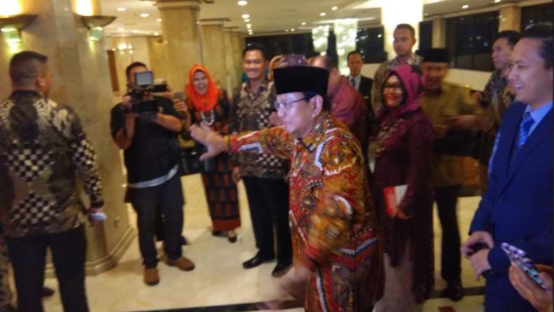 Prabowo Menari Jaipong di Acara Pergerakan Indonesia Maju