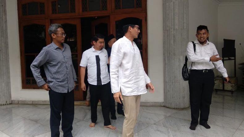 Sandi Bertemu Ustaz Solmed Bahas Produk Sarung Milenial