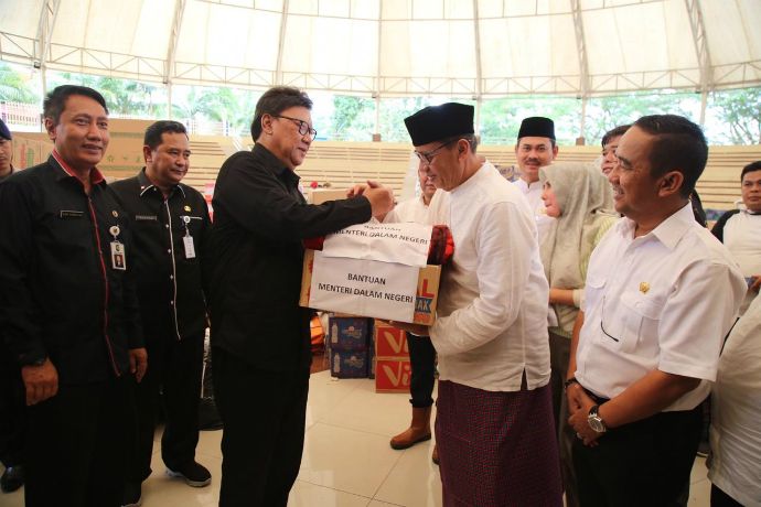 Pastikan Pelayanan di Banten, Mendagri Kunker dan Beri Bantuan Tsunami