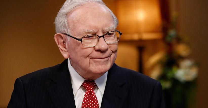 Borong Saham Apple, Warren Buffett Belum Mau Pakai iPhone