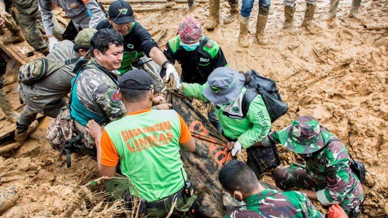 Lumpur Tebal Jadi Kendala Evakuasi Korban Longsor Sukabumi