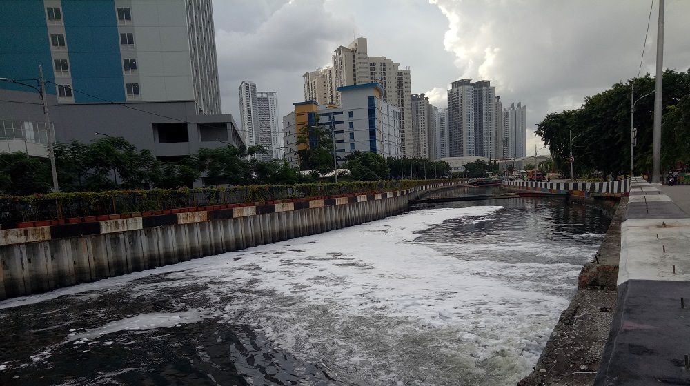 Solusi Anies Kurangi Lautan Busa di Kali Item, Bangun 10 IPAL Komunal