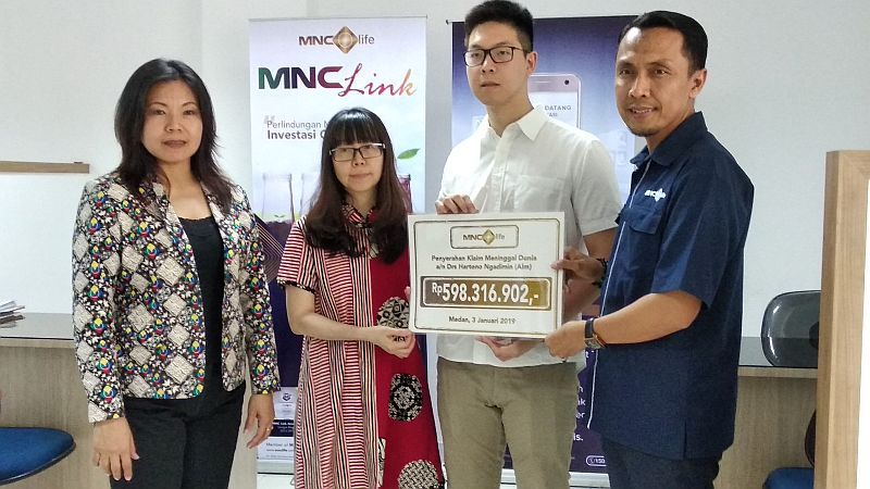 MNC Life Bayar Klaim Kematian Hampir Rp600 Juta untuk Nasabah di Medan