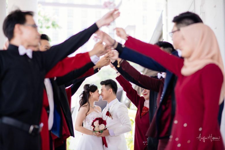 Unik, Semua Pengiring Pengantin Pernikahan di Gereja Ini Muslim