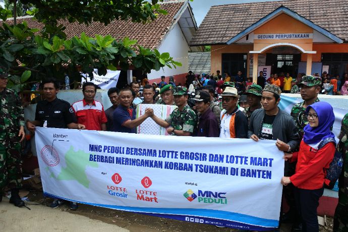 MNC Peduli dan Lotte Mart Kirim Bantuan Tsunami Selat Sunda di Banten