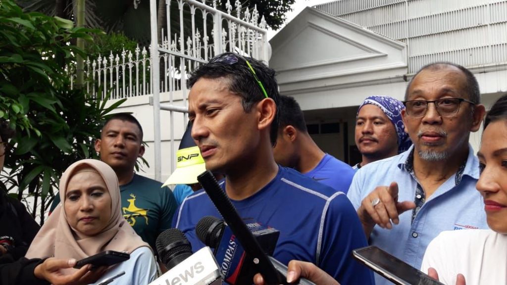 Pose 1 Jari Bima Arya, Sandi: Telunjuk Simbol Tauhid, Jempol Universal