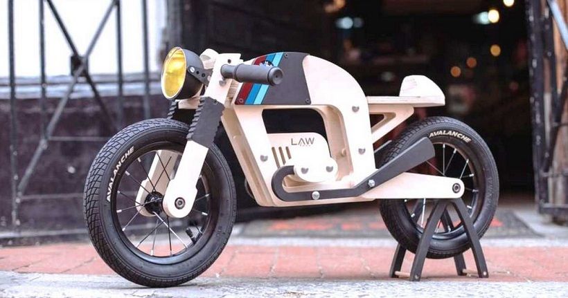 Unik, Pria Afrika Selatan Bangun Sepeda Motor Anak dari Kayu