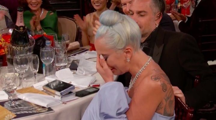 Menang di Golden Globes 2019, Lady Gaga Menangis