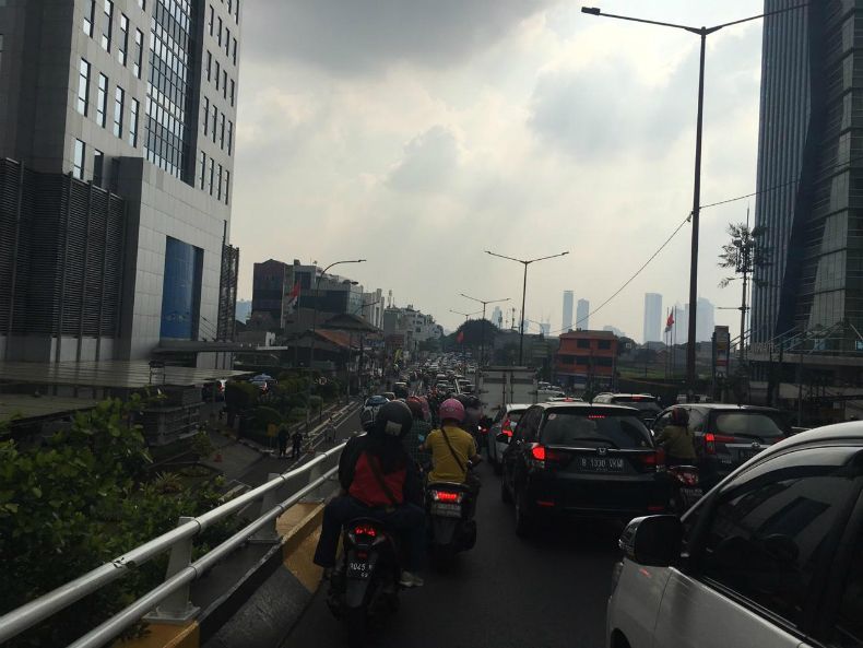 Hari Pertama Masuk Sekolah, Ciledug-Cikini Ditempuh 1 Jam 15 Menit