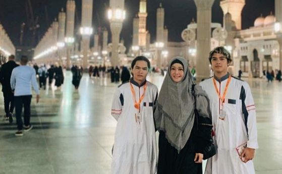 Umrah Bareng 2 Putranya, Maia Estianty: Terima Kasih Ya Allah