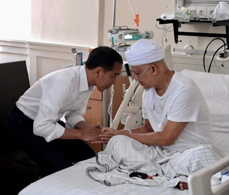 Jenguk Ustaz Arifin Ilham, Jokowi: Doakan agar Beliau Cepat Sembuh