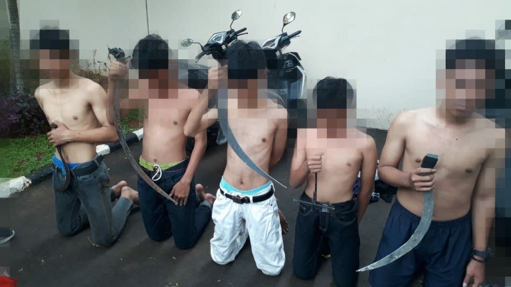 Polisi Tangkap 5 Remaja Pelaku Tawuran Bawa Celurit di Kembangan