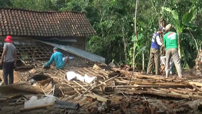 Ratusan Rumah di Sragen Rusak Diterjang Puting Beliung, 5 Roboh