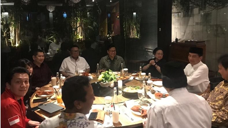 Jokowi Makan Malam Bareng Ketum Parpol, dari Mendoan hingga Cumi Bakar