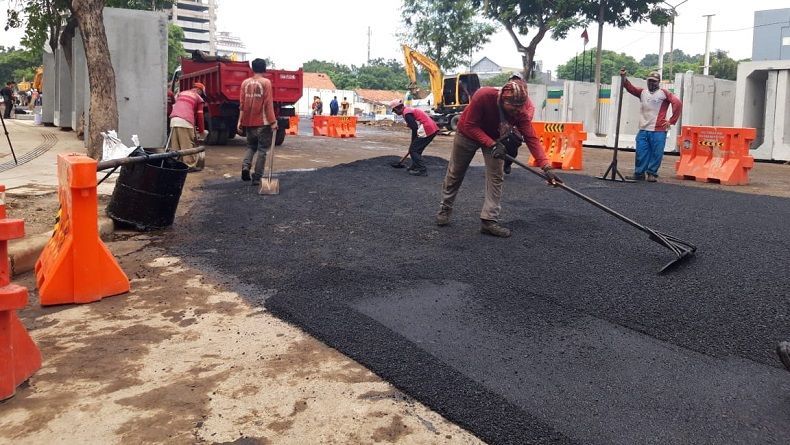 Baru Diperbaiki, Jalan Raya Gubeng di Surabaya Retak