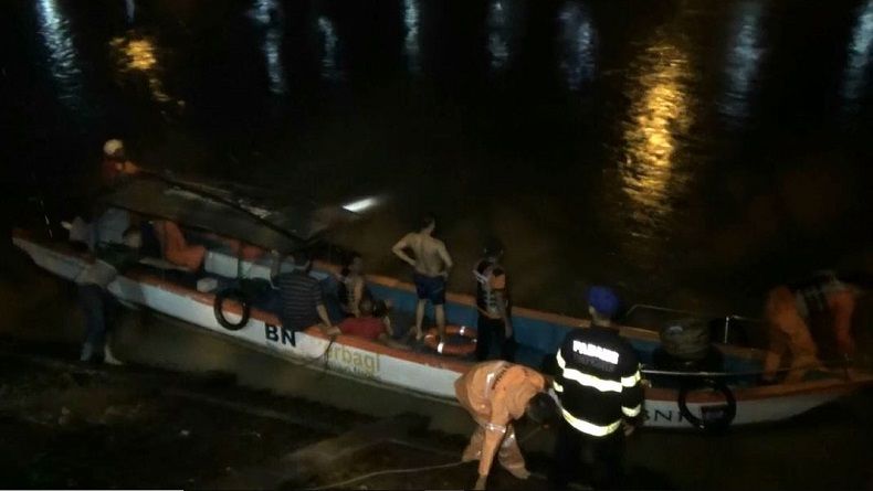 Hujan Deras, Mobil di Kota Padang Tergelincir Masuk Sungai