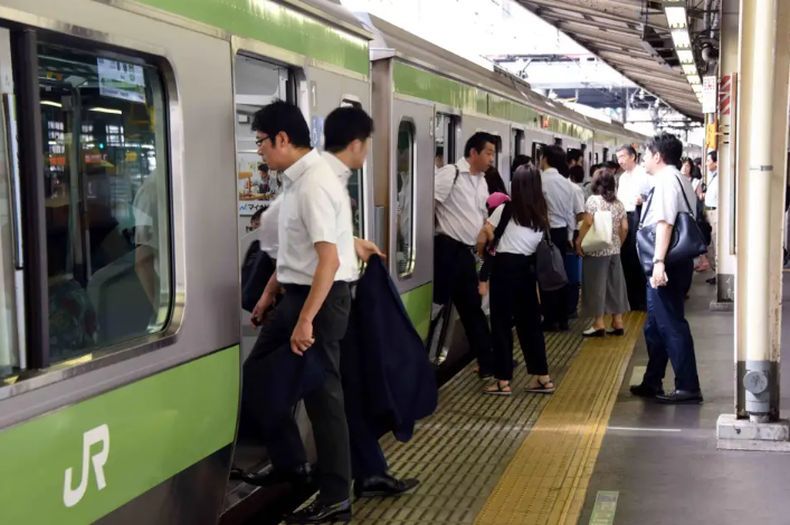 Begini Cara Jepang Kurangi Kepadatan Penumpang KRL di Jam Sibuk