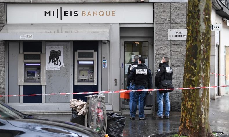 Bank di Kota Paris Dirampok Siang Hari Tanpa Diketahui Orang Sekitar
