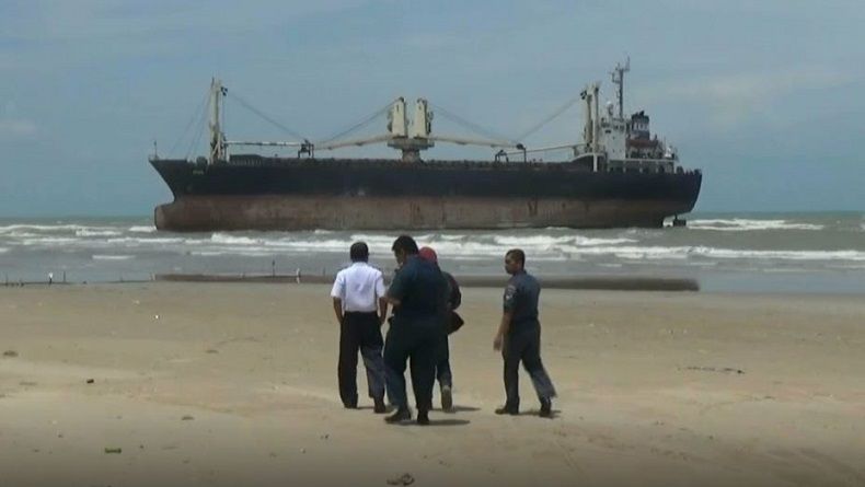 Cuaca Ekstrem, 6 Kapal Besar Terdampar di Laut Jawa Tuban