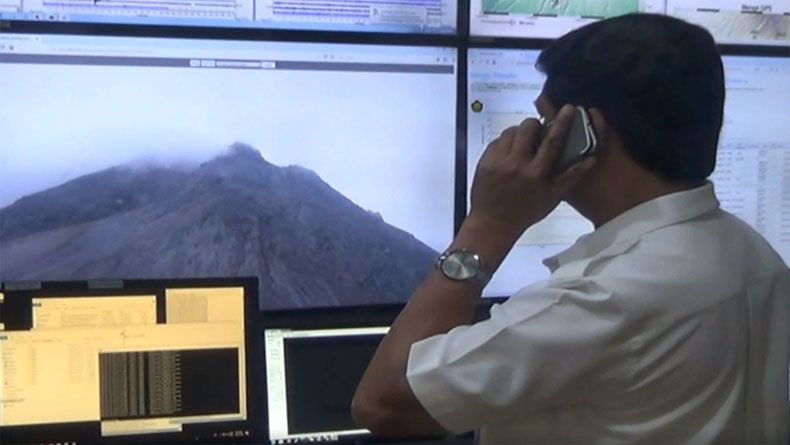 Aktivitas Meningkat, Gunung Merapi Semburkan Awan Panas dan Asap Tebal