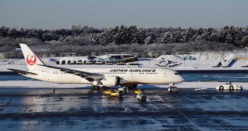 Pesawat Japan Airlines Tergelincir di Bandara Narita, Landasan Ditutup