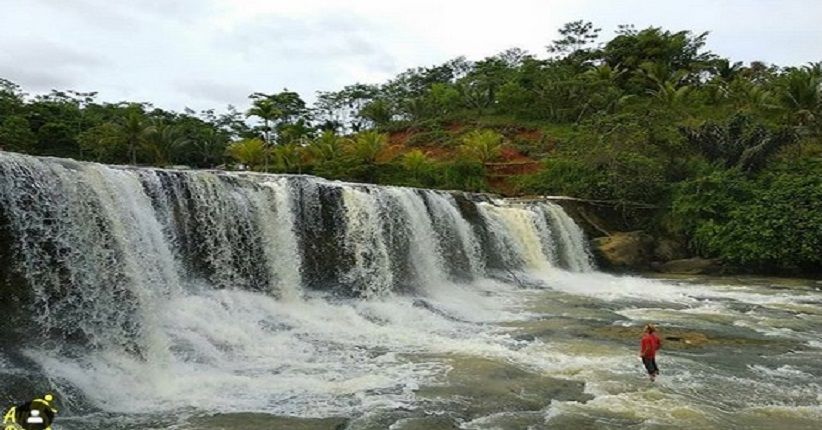 Curug Dengdeng, Air Terjun Eksotis di Tasikmalaya yang Mirip Tirai