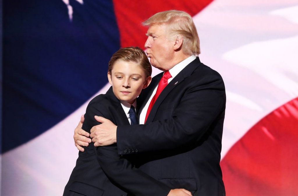 Akui Football Berbahaya, Trump Lebih Suka Putranya Main Sepak Bola