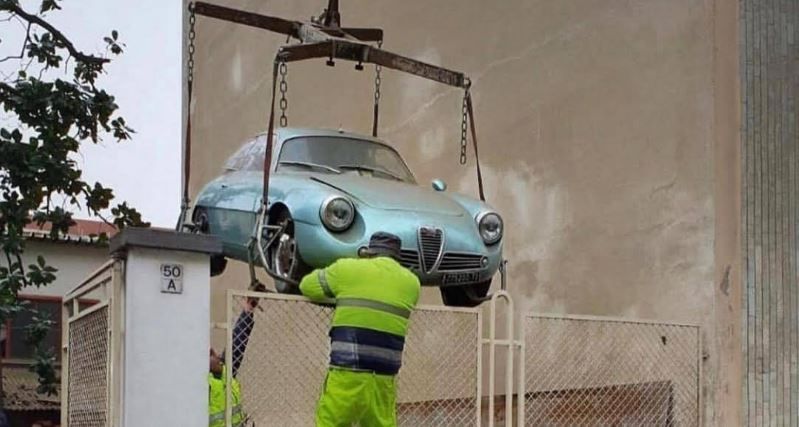 Terparkir 35 Tahun, Mobil Klasik Ini Terjual Rp9 Miliar