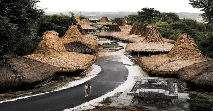 Mengintip Eksotisme Kampung Adat Praijing, Rumahnya Terlihat Unik