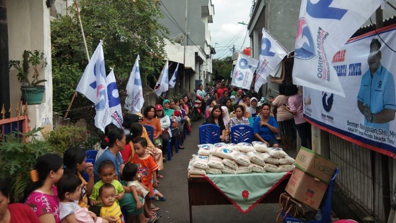 Warga Cakung Jakarta Timur Serbu Bazar Beras Murah Perindo