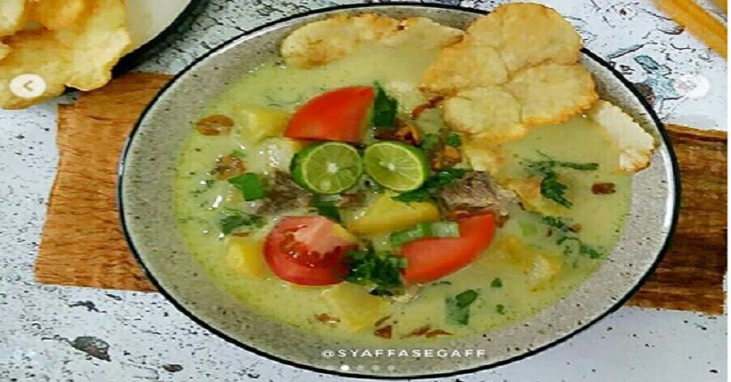 Makan Malam dengan Soto Betawi, Acar Timun dan Wortelnya Bikin Segar