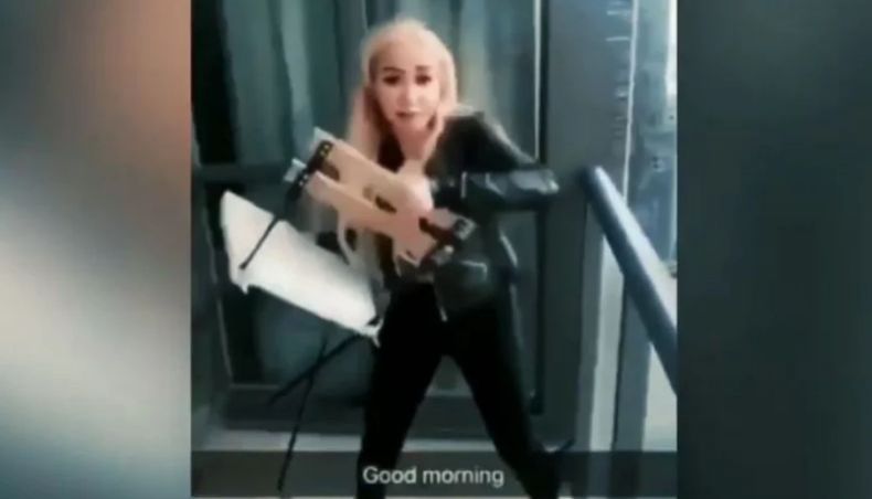 Viral, Perempuan Muda Lempar Kursi dari Lantai 45 Apartemen