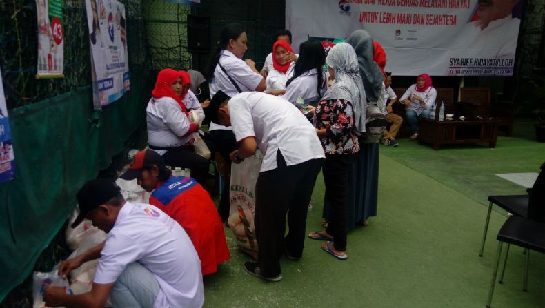 Bazar Beras Murah Perindo Dongkrak Keuangan Warga Mampang Prapatan