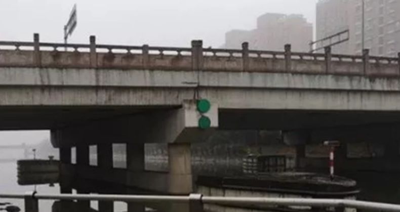 Disiarkan Live, Artis Internet Tewas Setelah Loncat dari Jembatan