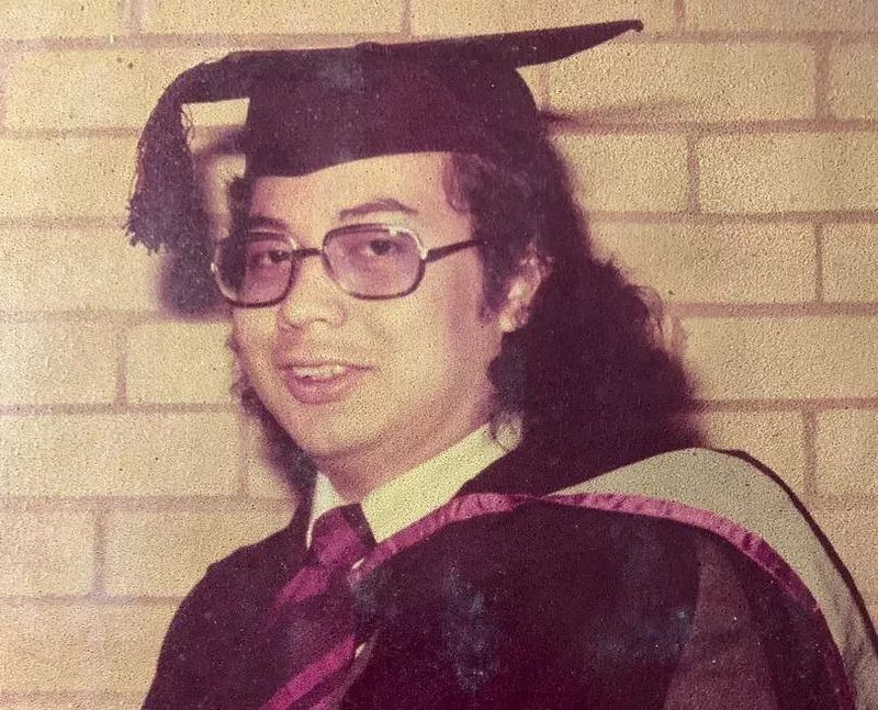 Mantan PM Malaysia Najib Razak Unggah Foto Jadul Kelulusannya