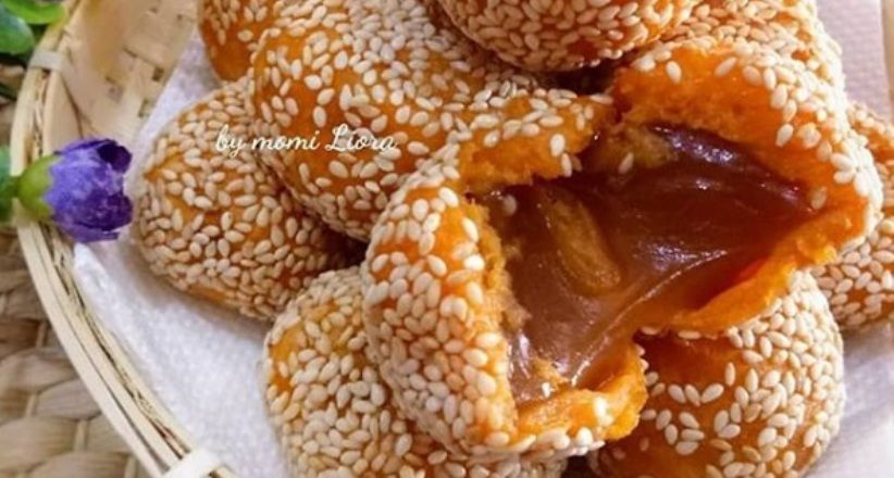 Mencicipi Legitnya Onde-Onde Isi Kue Keranjang