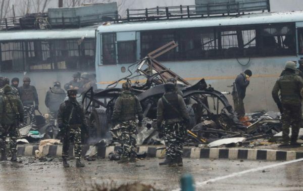 Tentara India yang Tewas akibat Serangan Bom di Kashmir Jadi 37 Orang
