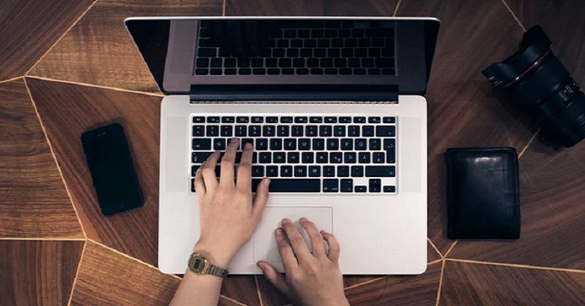 Semakin Pintar, AI Bisa Menulis Berita Palsu yang Meyakinkan