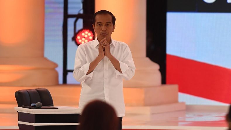 Dituduh Pakai Earpiece saat Debat, Jokowi: Ah Ada-Ada Saja, Itu Fitnah