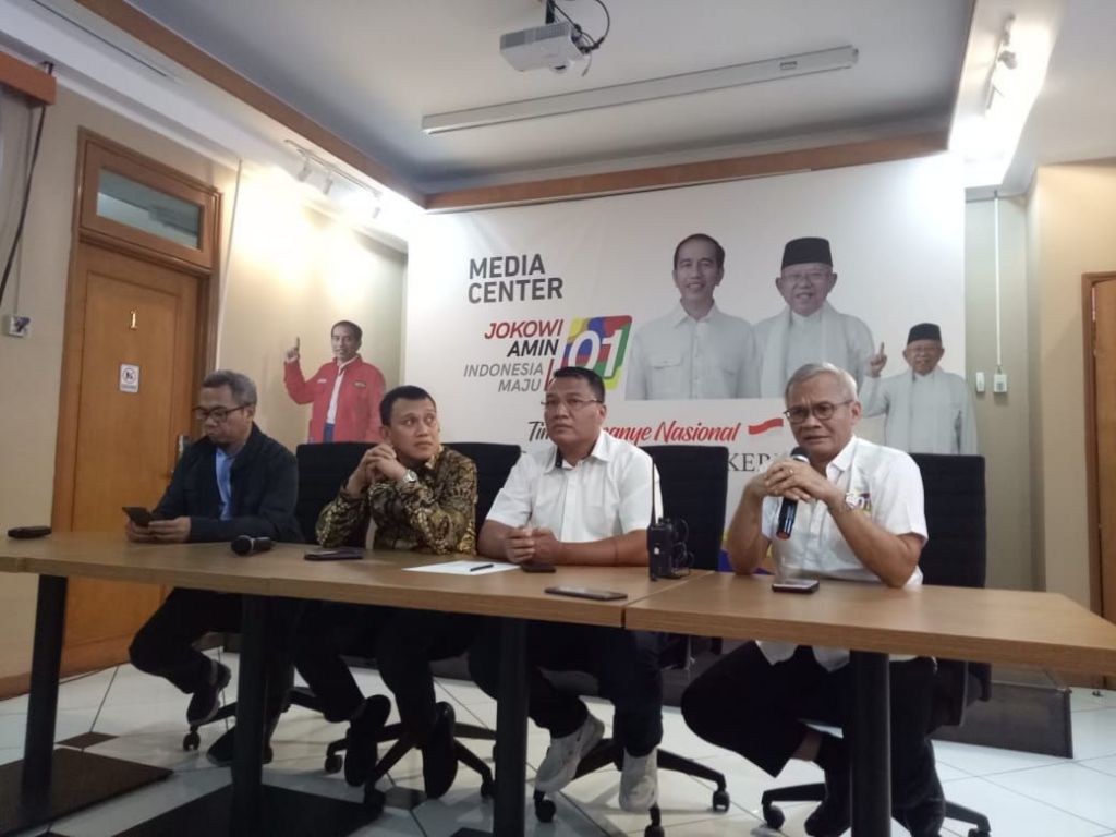 Bantah Jokowi Pakai Earpiece, TKN: Ini Politik Kambing Hitam