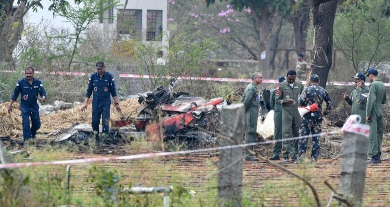 2 Pesawat Aerobatik India Bertabrakan di Udara, 1 Pilot Tewas
