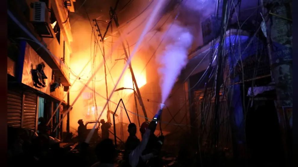 45 Orang Tewas akibat Kebakaran Gudang Bahan Kimia di Bangladesh