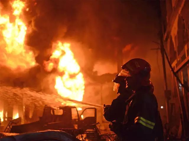 Kebakaran Gudang Bahan Kimia di Bangladesh Tewaskan 69 Orang