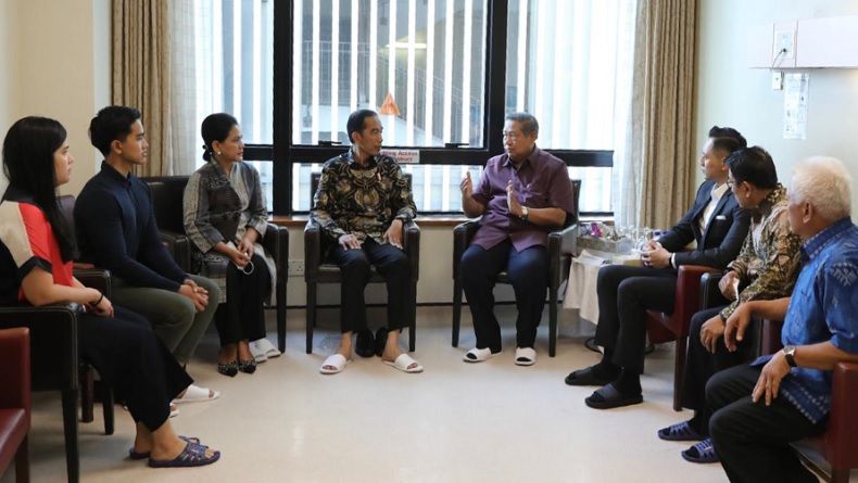 Jokowi Minta Masyarakat Indonesia Doakan Kesembuhan Ani Yudhoyono