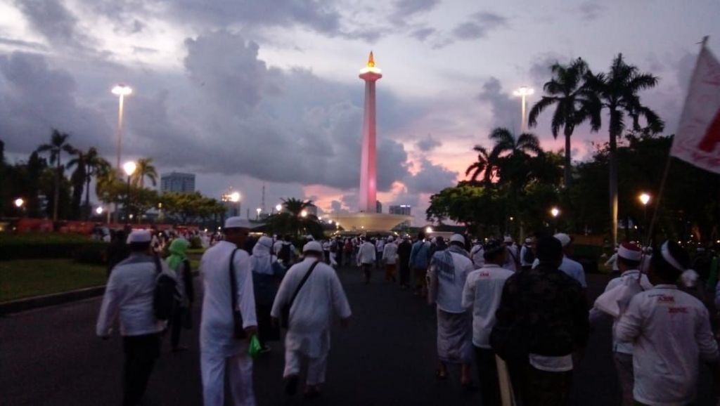 Sempat Diguyur Hujan, Peserta Munajat 212 Mulai Padati Kawasan Monas