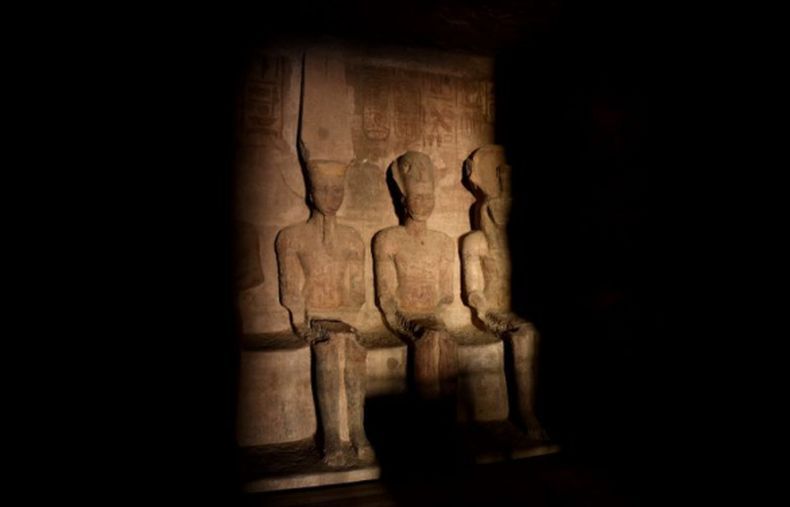 Presiden Mesir Ajak Para Dubes Lihat Fenomena Langka di Patung Firaun