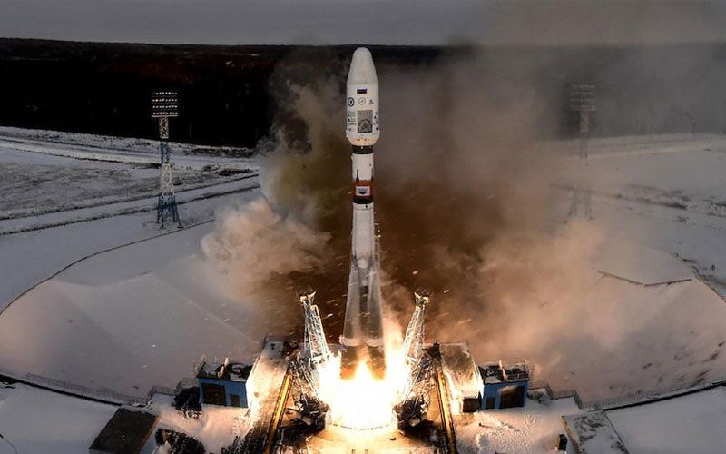Roket Rusia Berhasil Luncurkan Satelit Telekomunikasi Mesir
